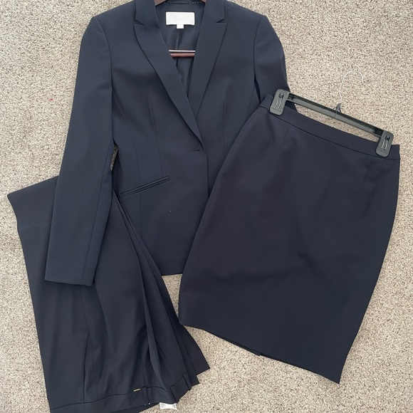 DONATED Hugo Boss Navy light wool PANTS (only) - Picture 2 of 9